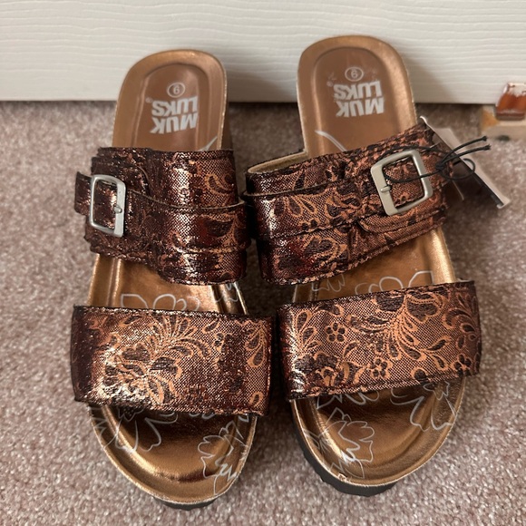 Muk Luks Shoes - NWT Muk Luks Platfrom Sandals